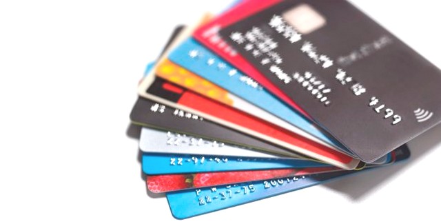 Thẻ  tín dụng và thẻ ghi nợ đều là 2 loại thẻ thanh toán thay tiền mặt