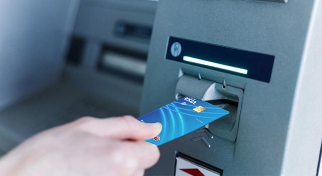Có thể chuyển khoản vào thẻ tín dụng từ cây ATM không?