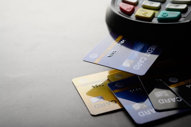 Tại sao ngân hàng khuyến khích không rút tiền từ thẻ tín dụng?