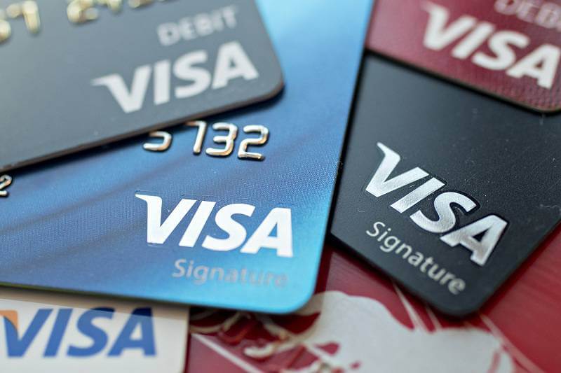 Thẻ Visa có rút được tiền không?