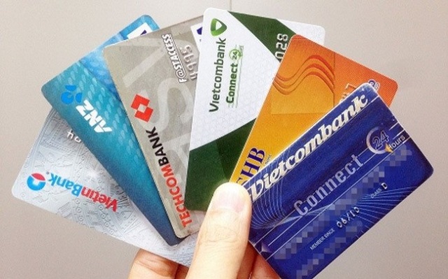 Bạn nên chọn ngân hàng phù hợp nhu cầu khi làm thẻ ATM