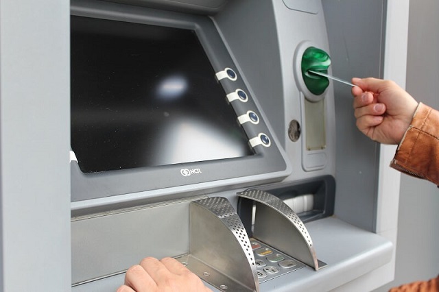 Cách kích hoạt thẻ Vietcombank trên máy ATM