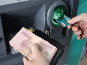 Cách rút tiền ATM Agribank bằng thẻ cứng