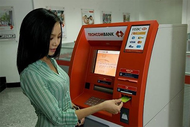 Kiểm tra số dư tài khoản Techcombank tại trụ ATM