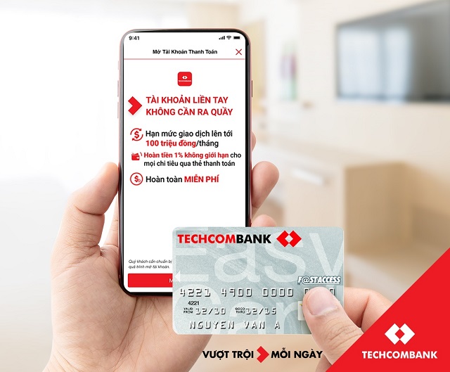 Ngân hàng Techcombank hỗ trợ khách hàng làm thẻ tại nhà