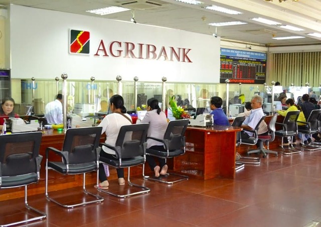Giao dịch chuyển tiền tại phòng giao dịch của Agribank